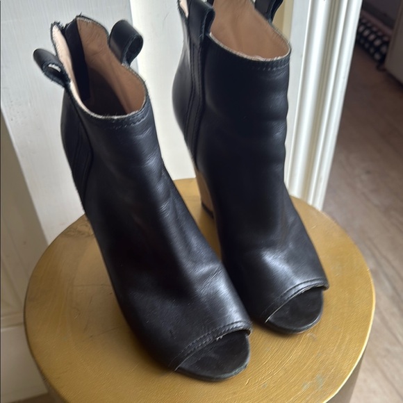 CHANEL Black Wedge Peep-Toe Shoes. Size 8 - Picture 3 of 13